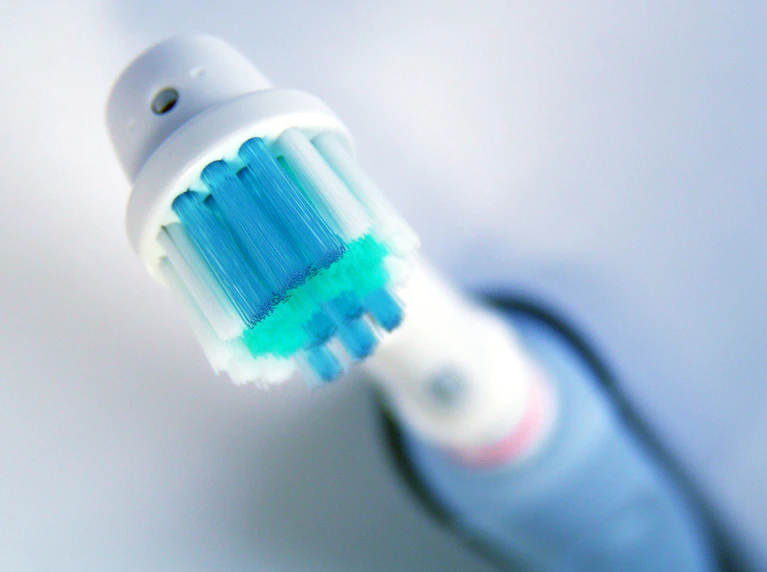— © electric-toothbrush-john-hartley-freeimages-com